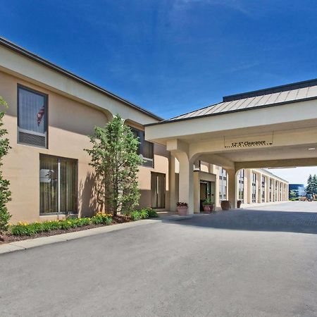 Baymont By Wyndham Southfield/Detroit Hotel Bagian luar foto