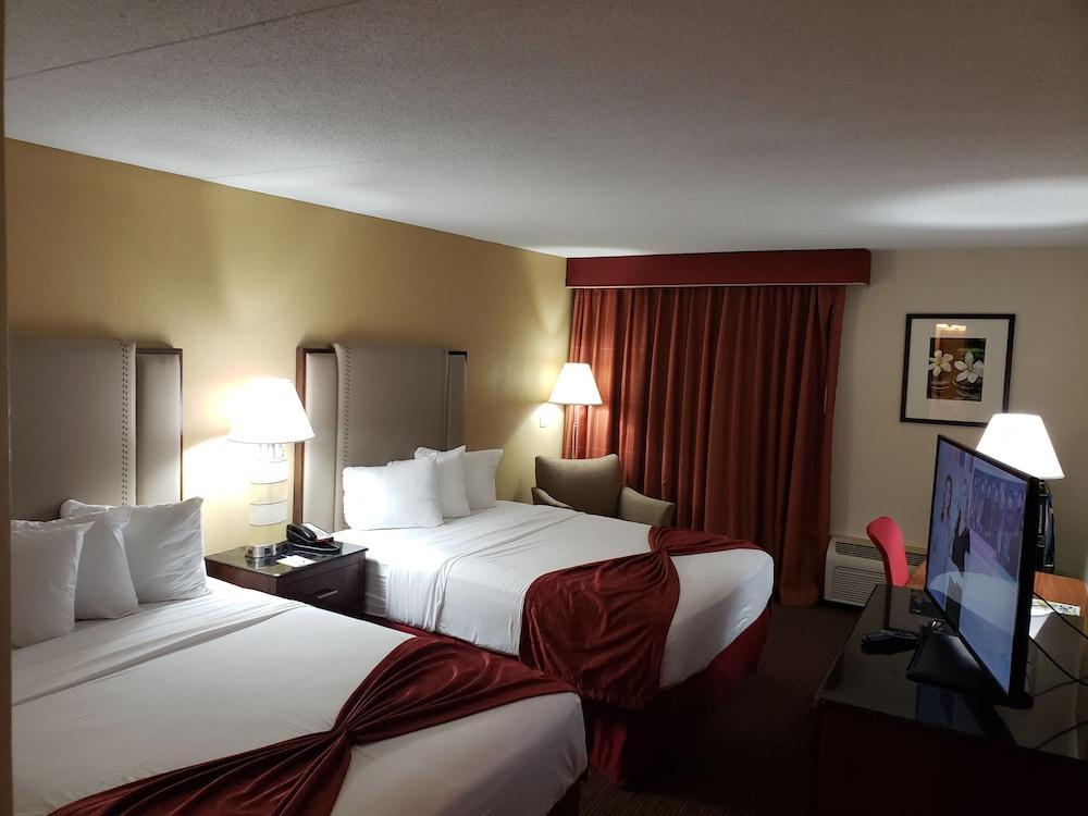 Baymont By Wyndham Southfield/Detroit Hotel Bagian luar foto