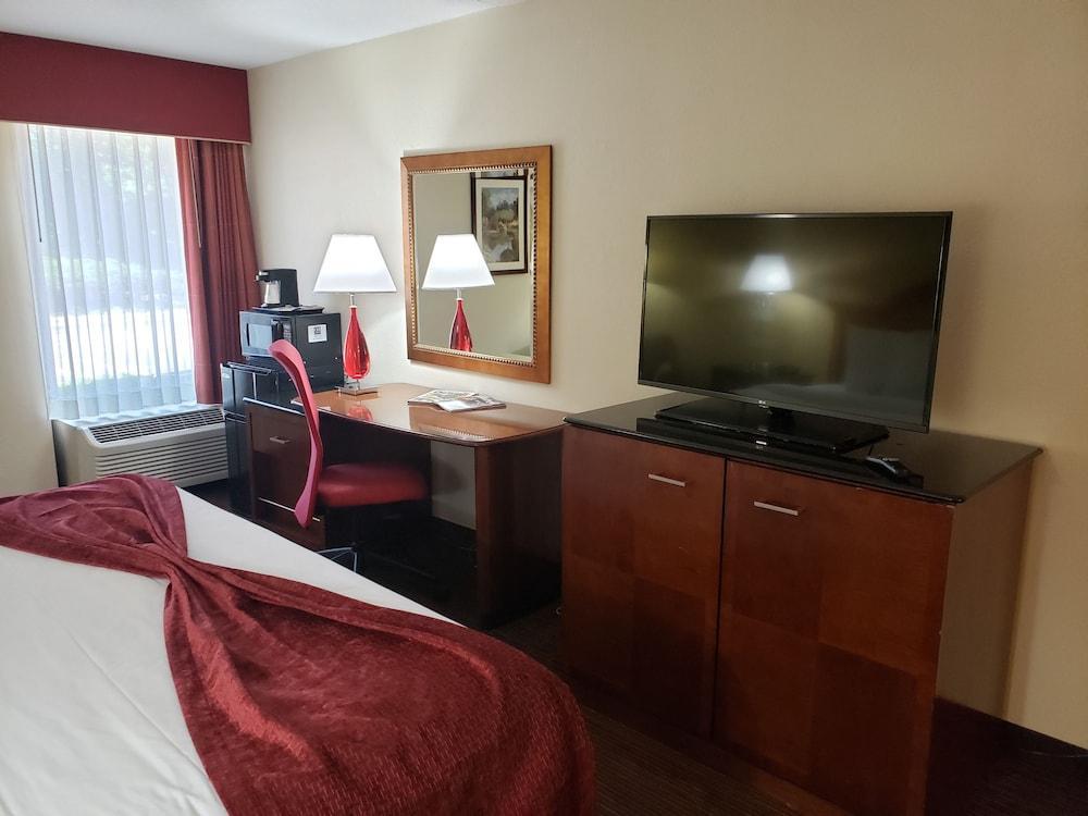 Baymont By Wyndham Southfield/Detroit Hotel Bagian luar foto