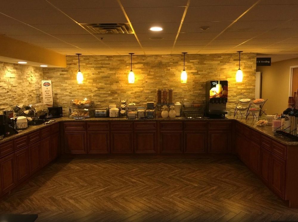 Baymont By Wyndham Southfield/Detroit Hotel Bagian luar foto