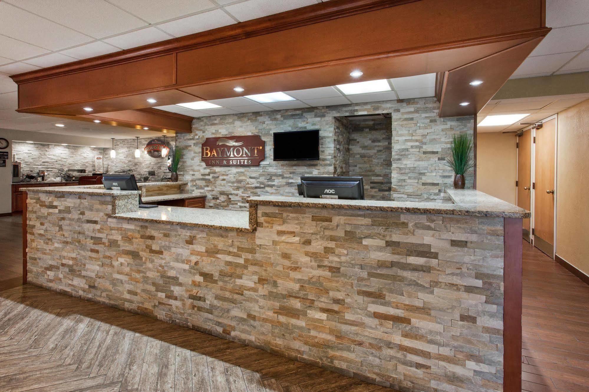 Baymont By Wyndham Southfield/Detroit Hotel Bagian luar foto
