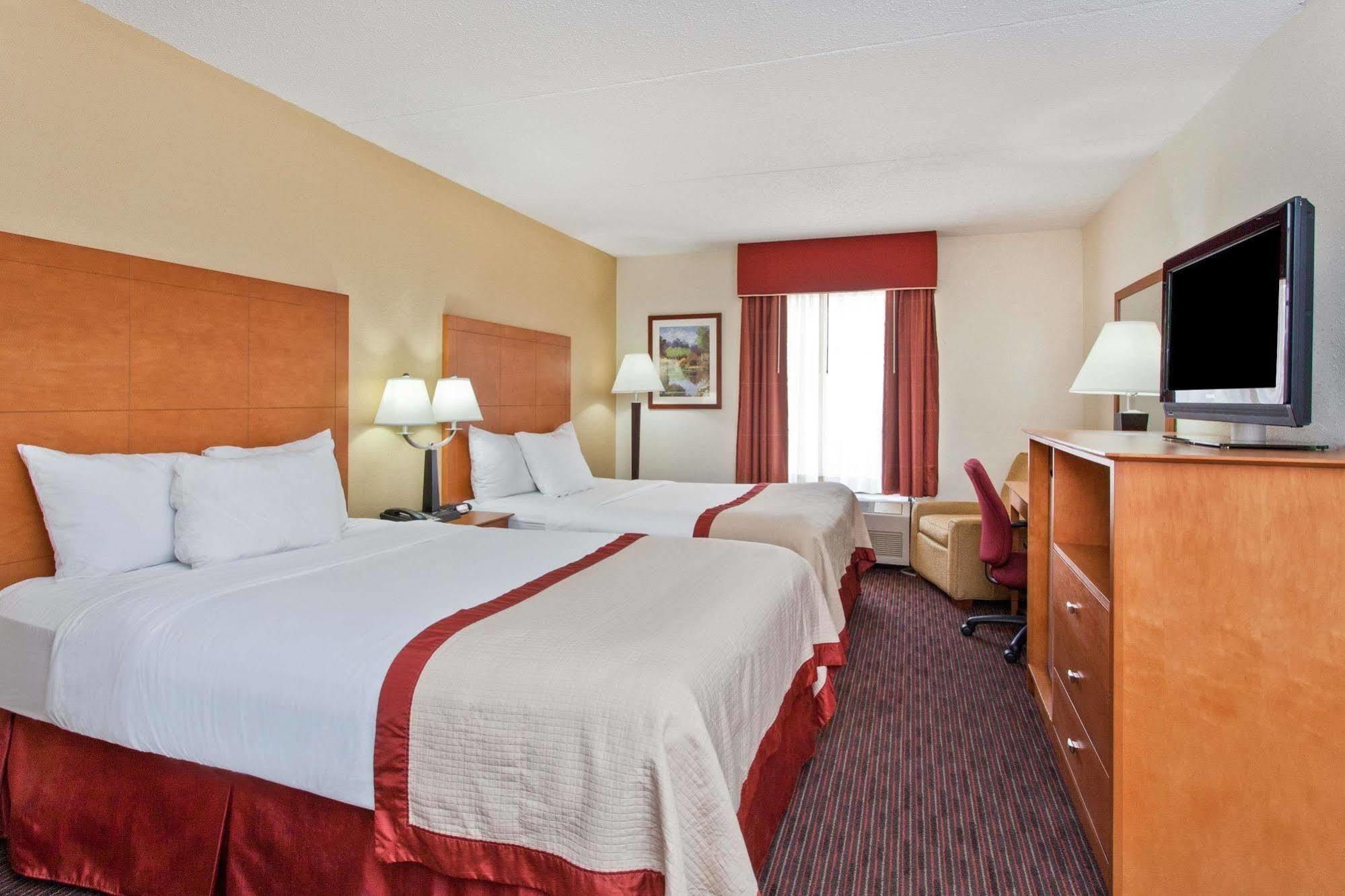 Baymont By Wyndham Southfield/Detroit Hotel Bagian luar foto